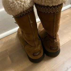 cute chestnut UGGS..  Womens size 9